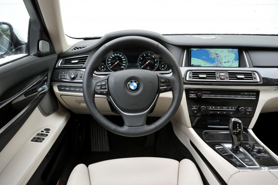  BMW 750i 2013 года  (фото 10 из 56)